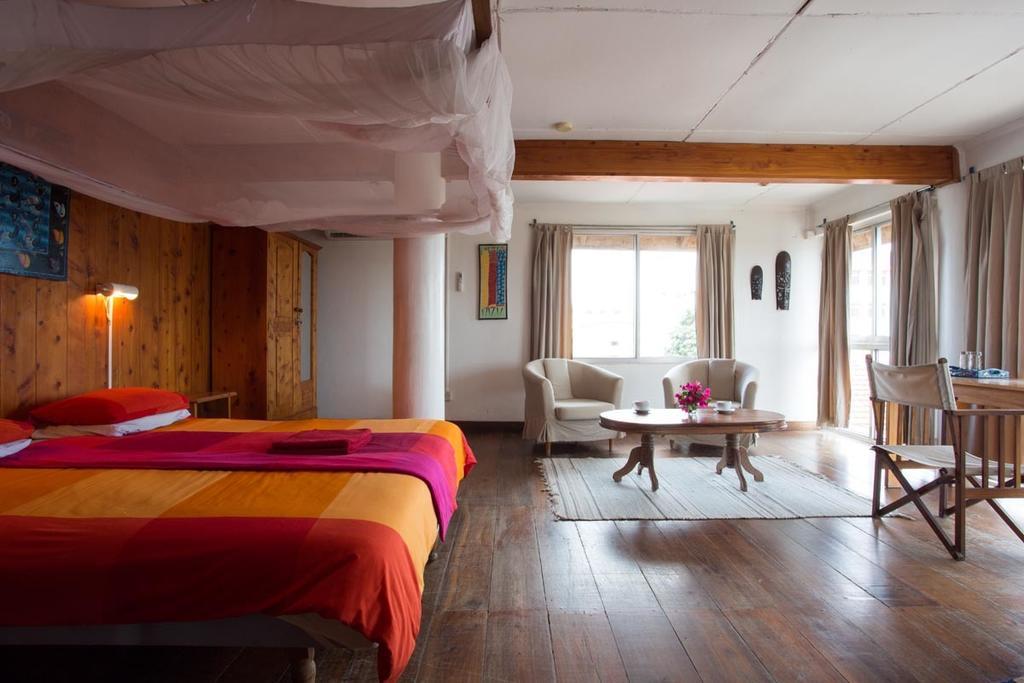 Q-Bar & Guesthouse 다르에스살람 객실 사진