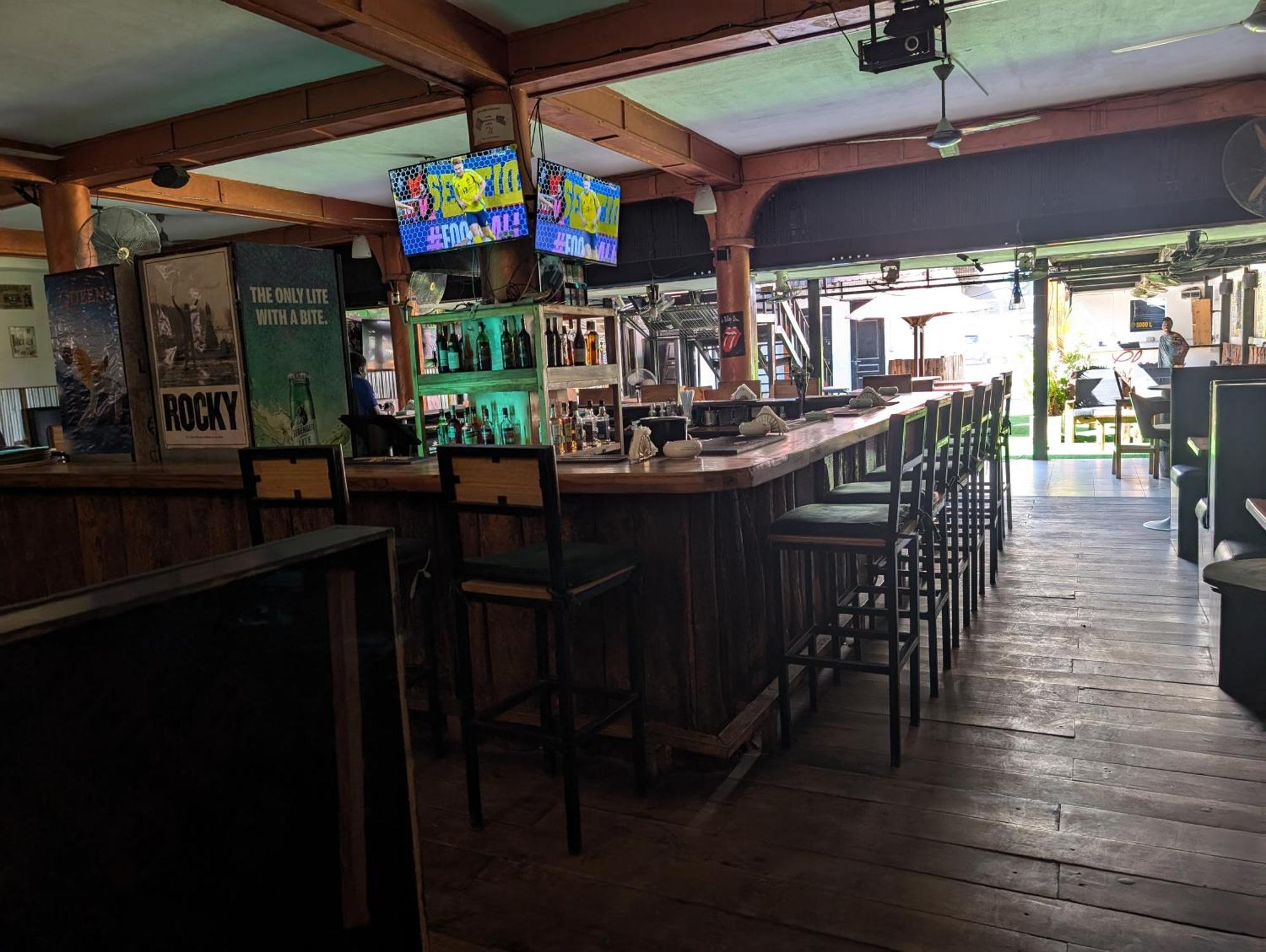 Q-Bar & Guesthouse 다르에스살람 외부 사진