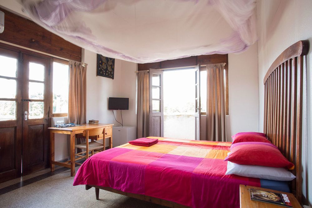 Q-Bar & Guesthouse 다르에스살람 외부 사진