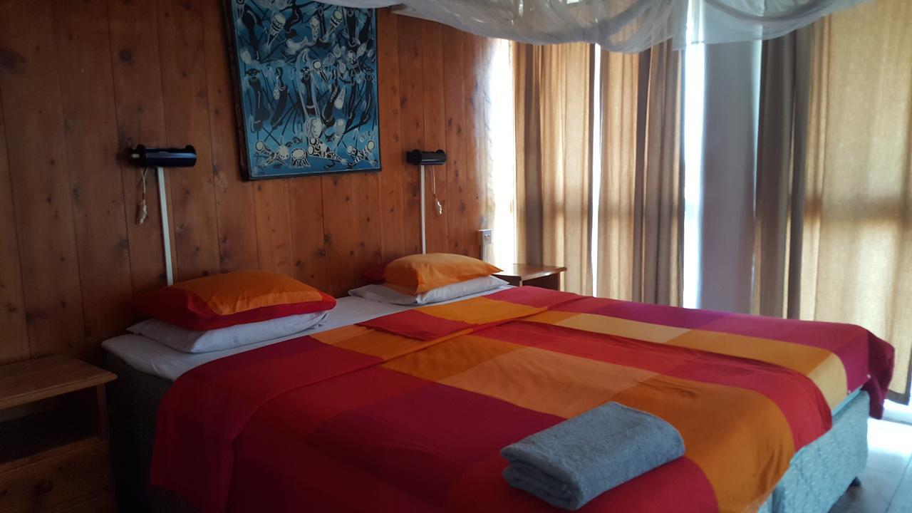 Q-Bar & Guesthouse 다르에스살람 외부 사진