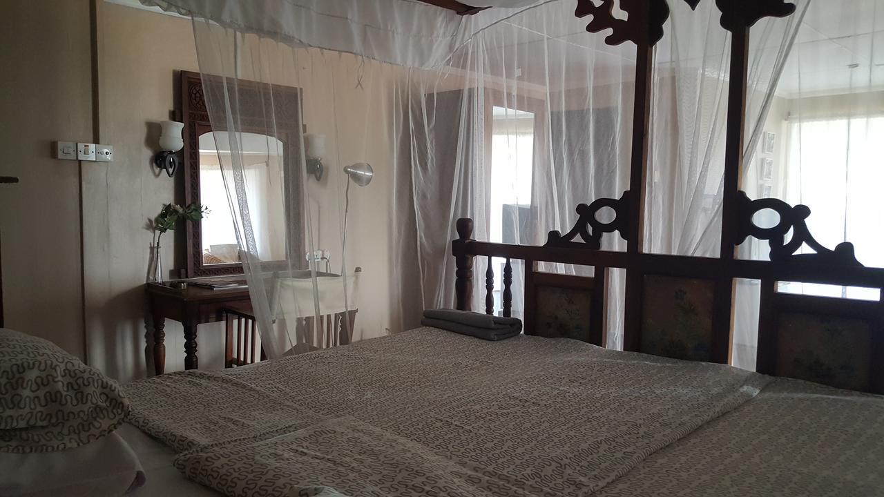 Q-Bar & Guesthouse 다르에스살람 외부 사진